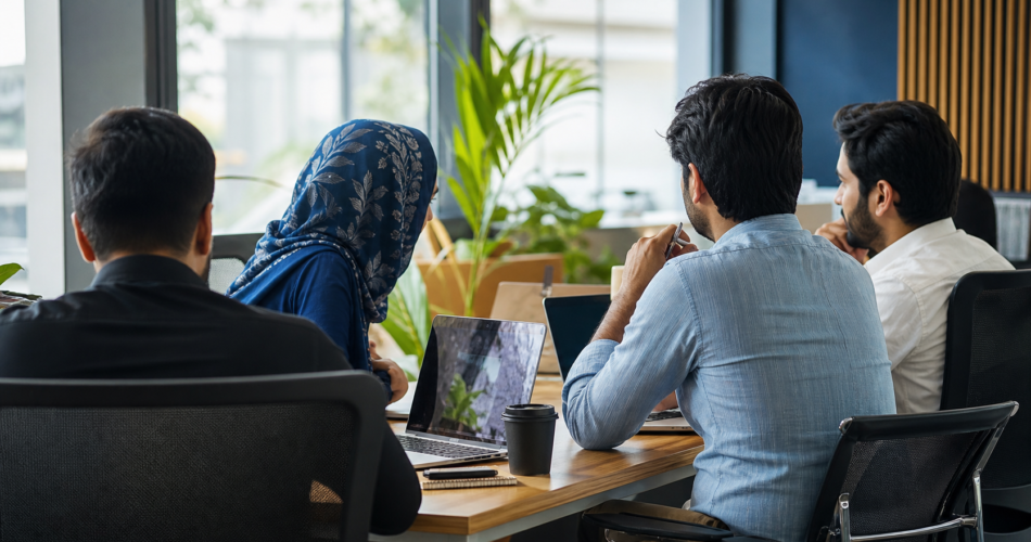 Soft skills for job seekers — teamwork and communication in a modern office